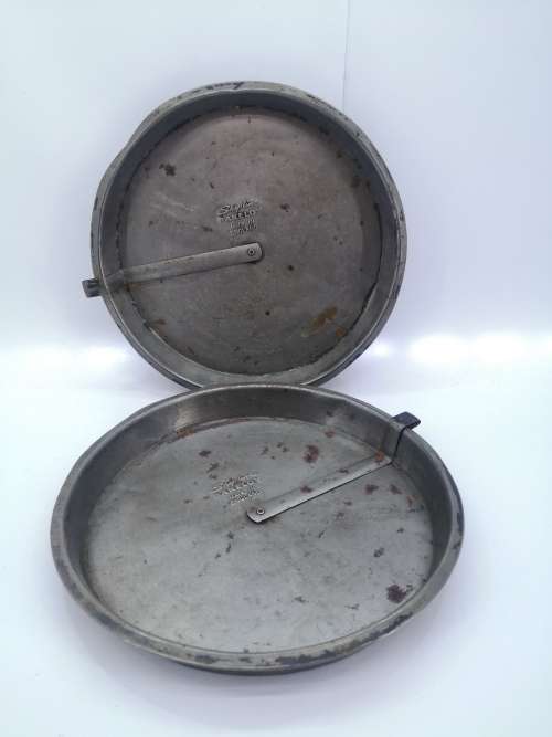 Vintage Skyline Bakeloy England tart pans
