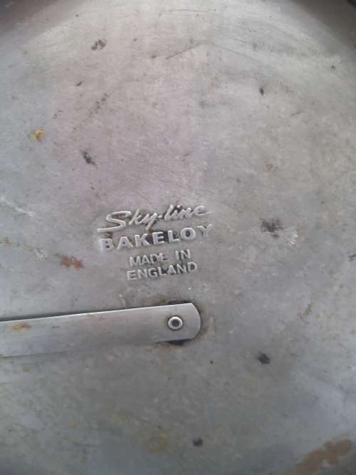 Vintage Skyline Bakeloy England tart pans
