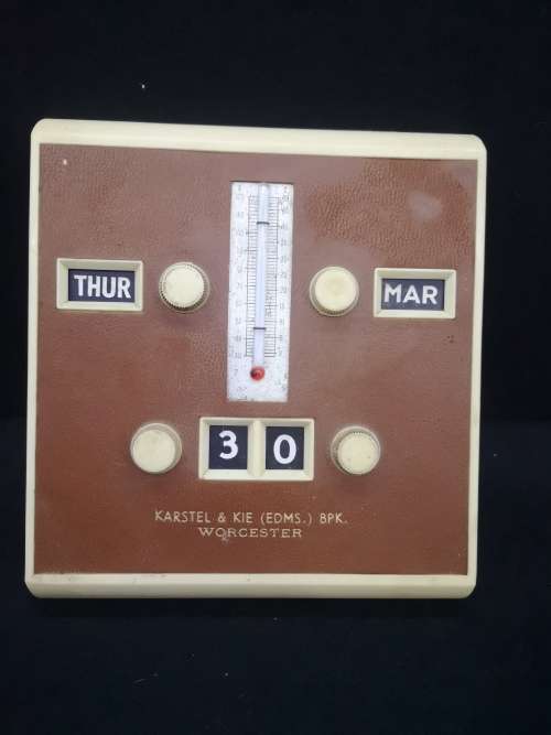 Vintage date and temperature wall hanging