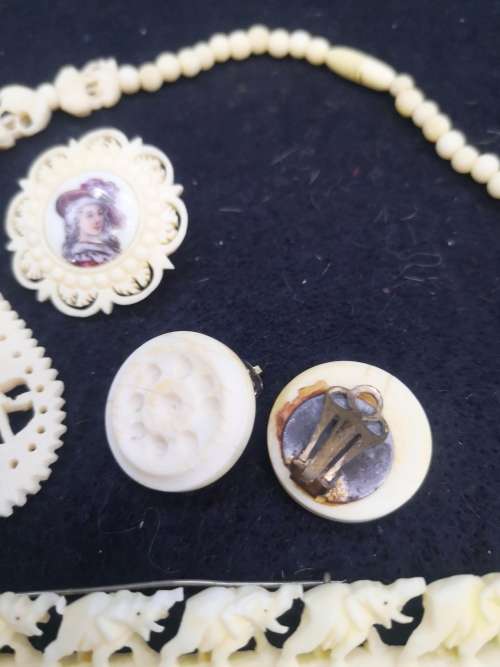 Collection of bone jewelry - Brooch, pendant, necklace and clip on earrings