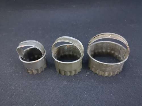 Vintage cookie cutter set of 3