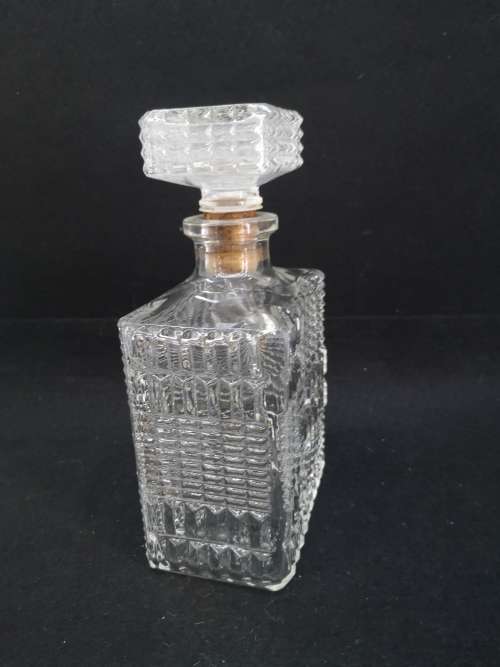 Glass decanter