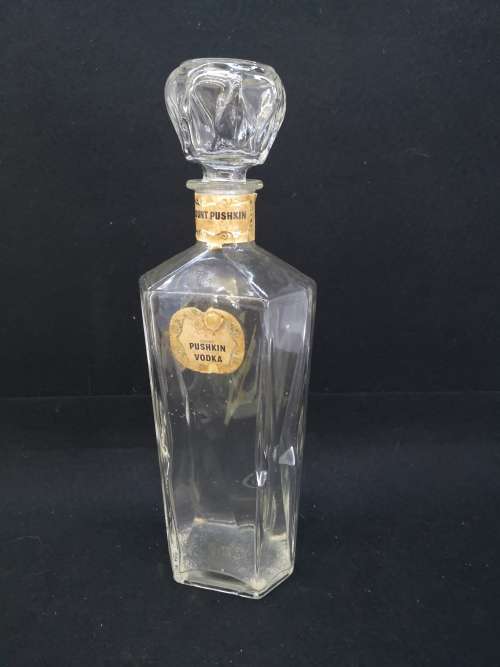 Glass decanter