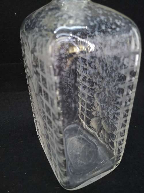 Glass decanter