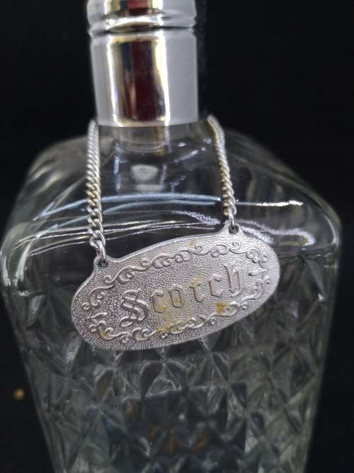 Glass decanter - Scotch/Gin tag