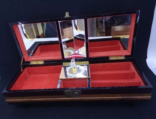 Lovely LARGE vintage Japanese musical jewelry box with dancing ballerina Black Lacquer Abalone inlay
