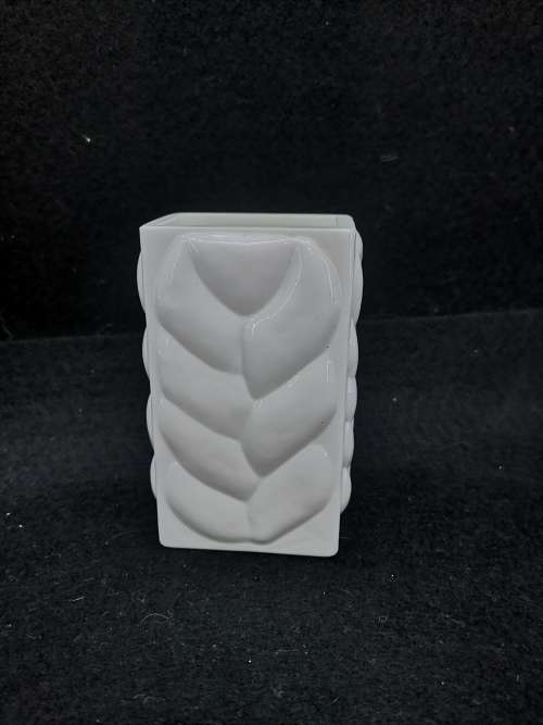 Milk glass vase