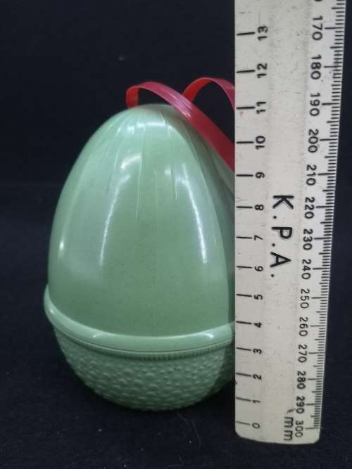 1950`s Green bakelite Acorn shape wool holder and needle gauge