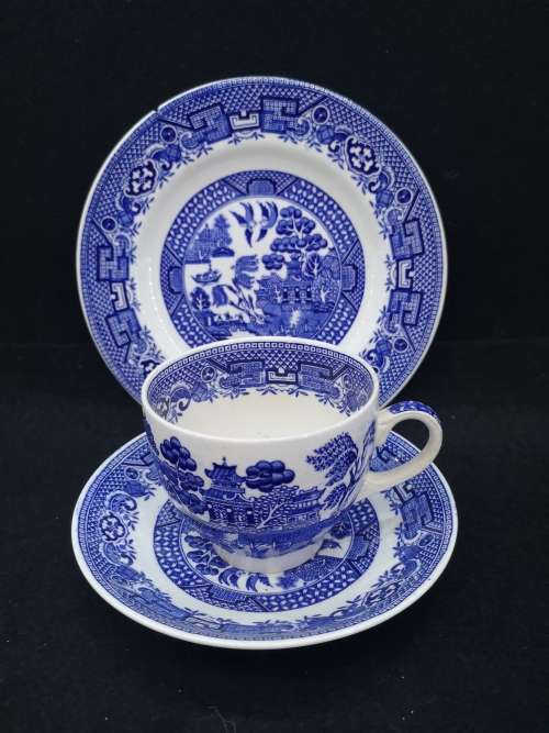 Swinnertons Staffordshire England Trio `Old willow`