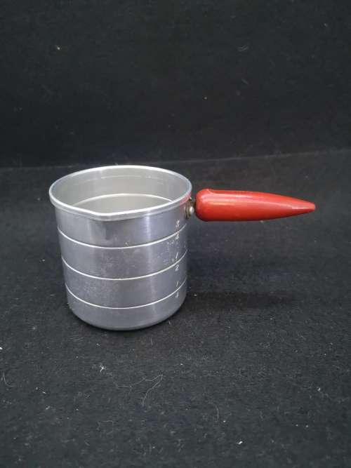 Aluminum measurement cup with wooden handle