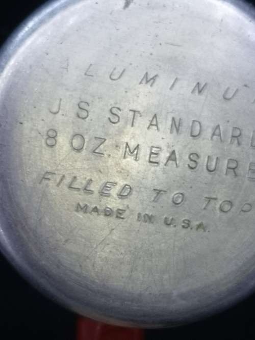 Aluminum measurement cup with wooden handle