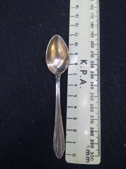 An awesome boxed set of 6 small teaspoons