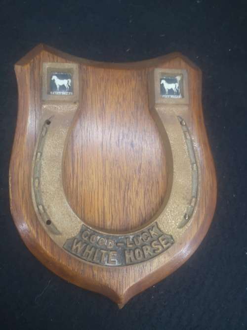White Horse whiskey horse shoe plaque