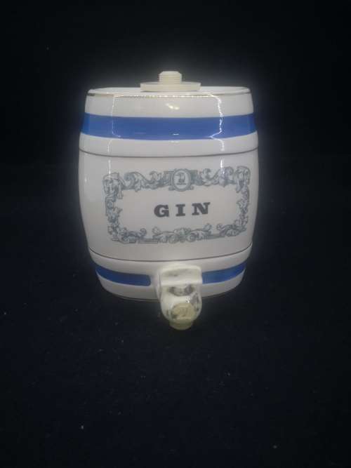 Vintage Wade Royal Victoria Gin decanter