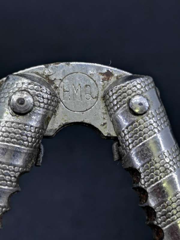 Nut cracker HMQ