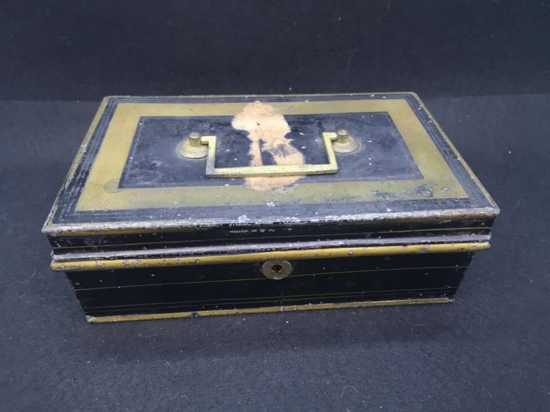 Vintage black cash box - no key - removable insert