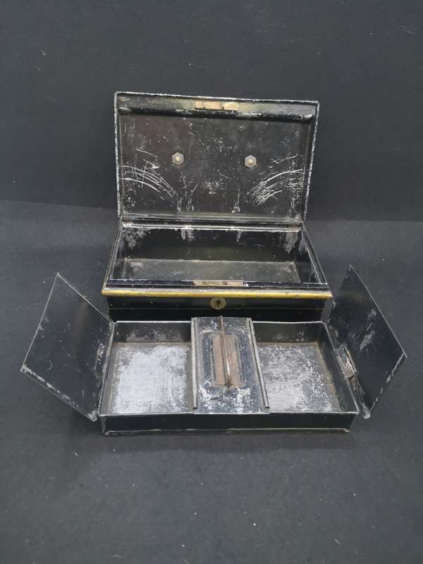 Vintage black cash box - no key - removable insert