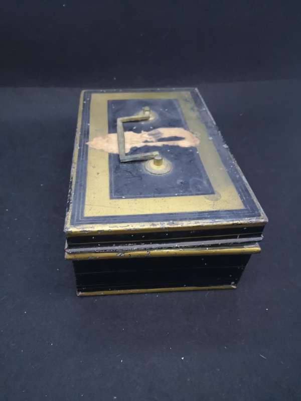Vintage black cash box - no key - removable insert