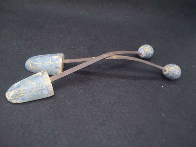 Old shoe carriers