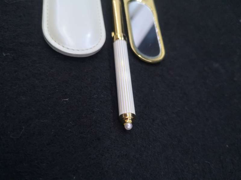 Mikimoto International lipstick brush and mirror