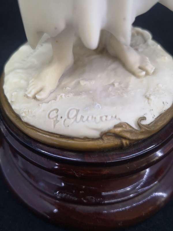 Vintage Florence sculpture D`arte by Guiseppe Armani 1982 - Girl with fruit