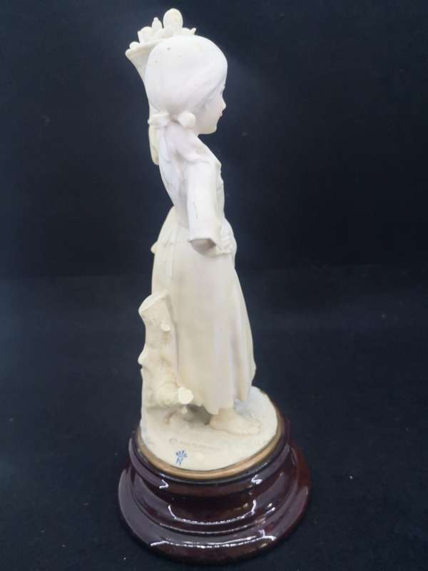 Vintage Florence sculpture D`arte by Guiseppe Armani 1982 - Girl with fruit