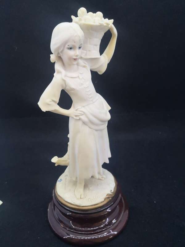 Vintage Florence sculpture D`arte by Guiseppe Armani 1982 - Girl with fruit