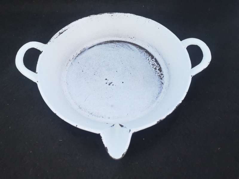 Heavy cast iron pan with spout
