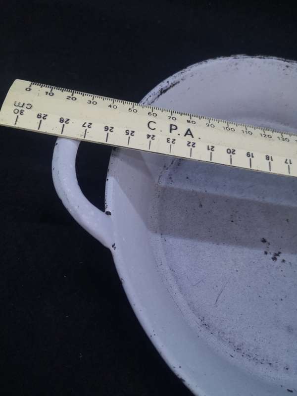 Heavy cast iron pan with spout