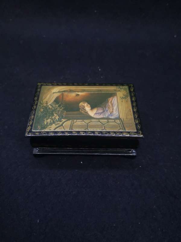Vintage lacquer jewelry box
