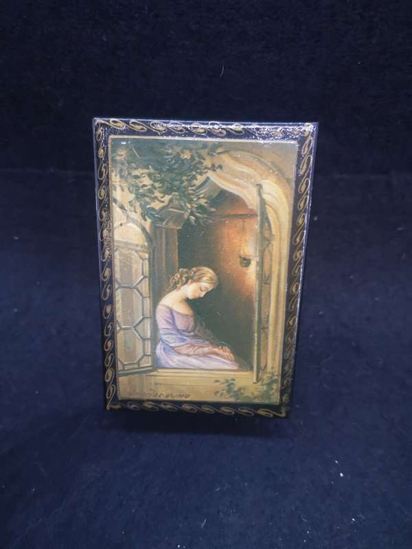 Vintage lacquer jewelry box