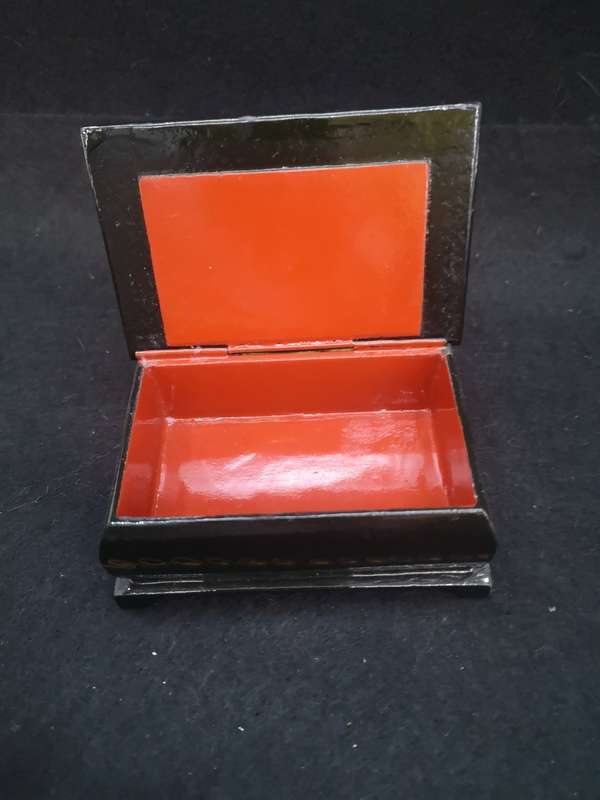 Vintage lacquer jewelry box