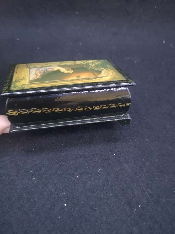Vintage lacquer jewelry box