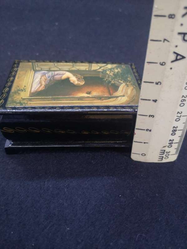Vintage lacquer jewelry box