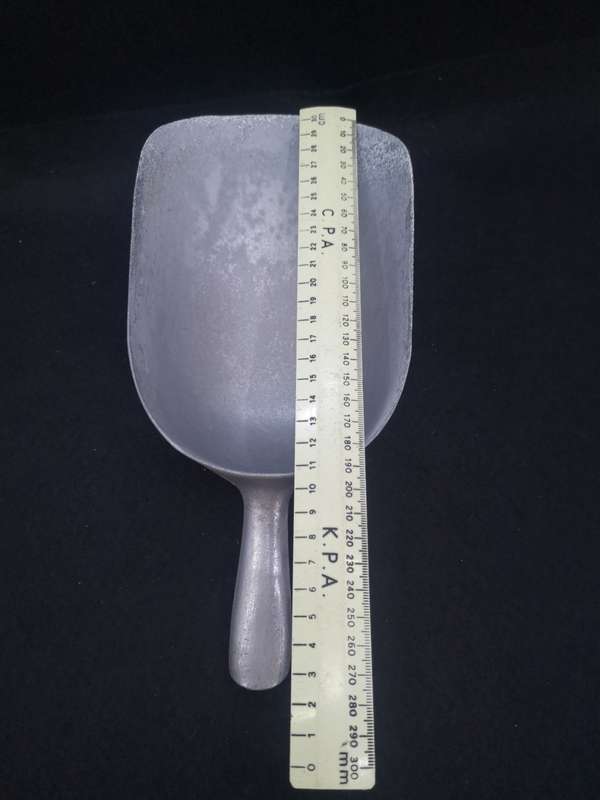 Huge aluminum scoop