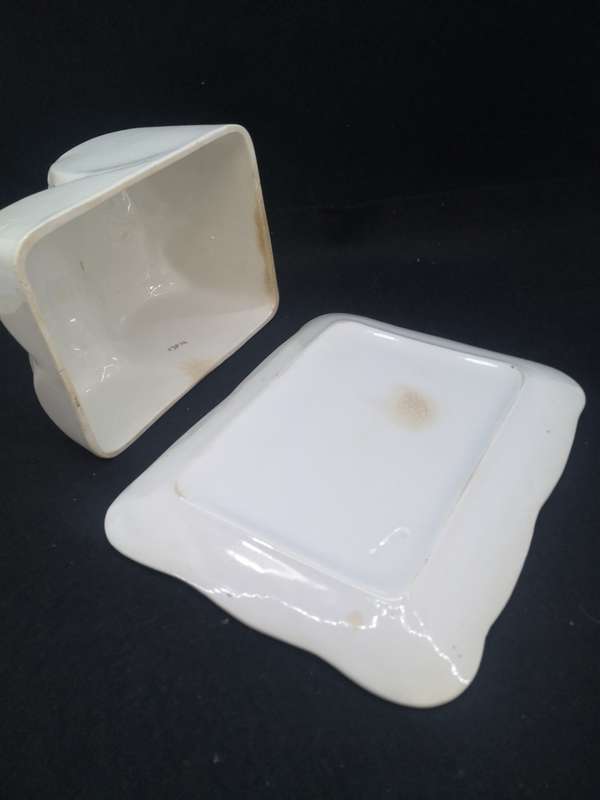 Vintage ceramic cheese/butter dish - handle repaired
