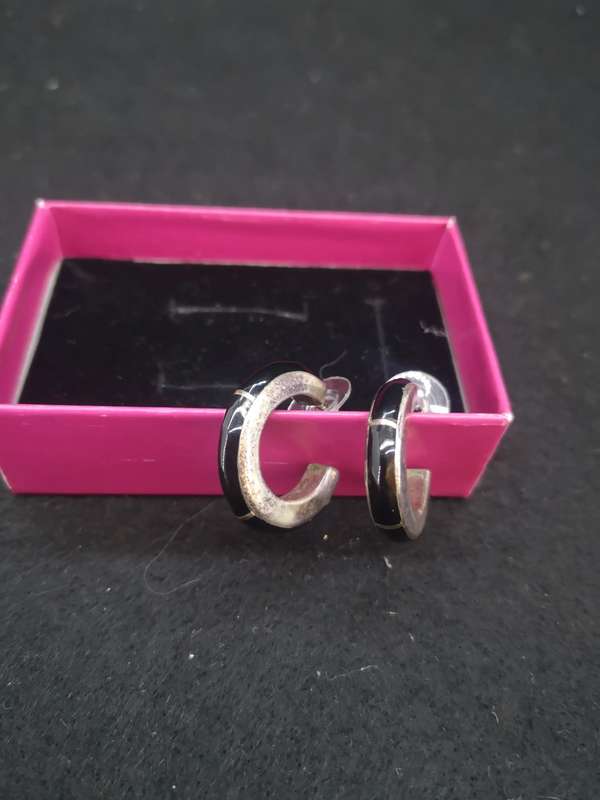 Vintage Beautiful Sterling Mexican Silver and onyx earrings