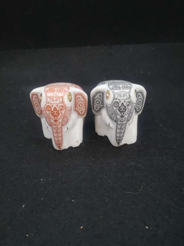 Mlesna Sri Lanka Elephant salt and pepper shakers