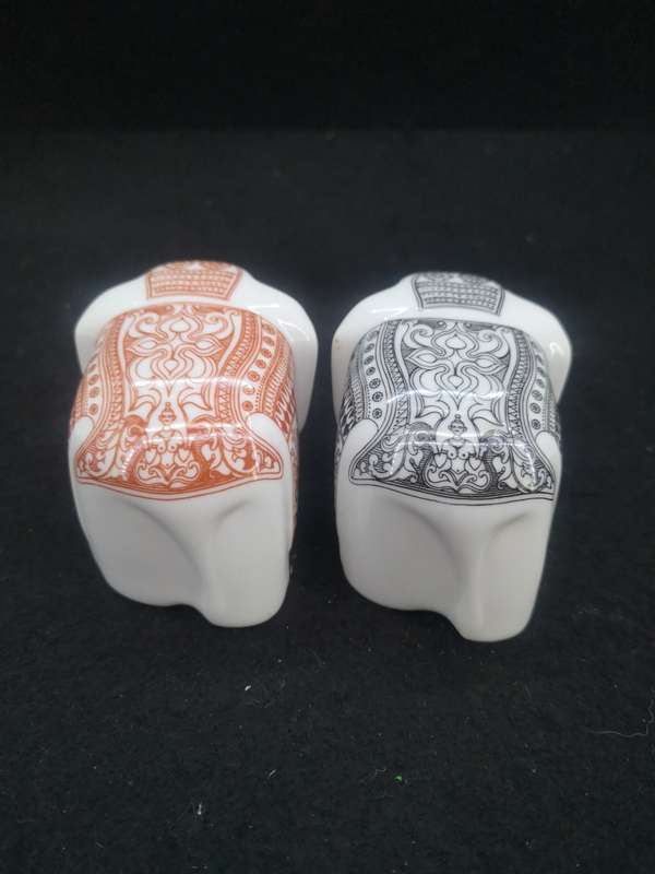 Mlesna Sri Lanka Elephant salt and pepper shakers