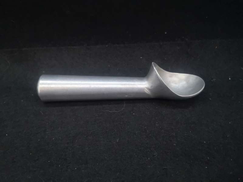 Solid ice cream scoop