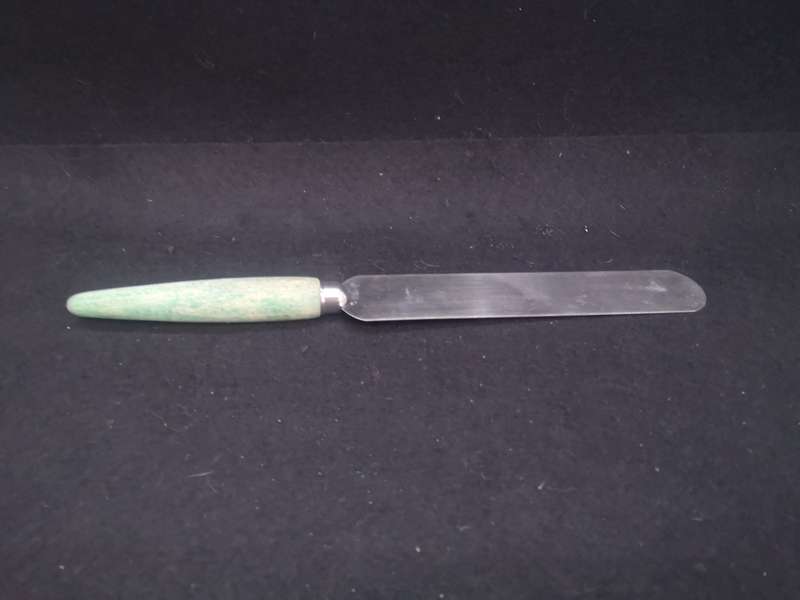 Skyline kitchen tool with wooden handle
