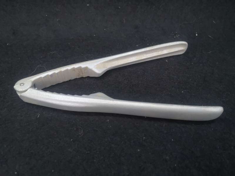 Aluminum nut cracker