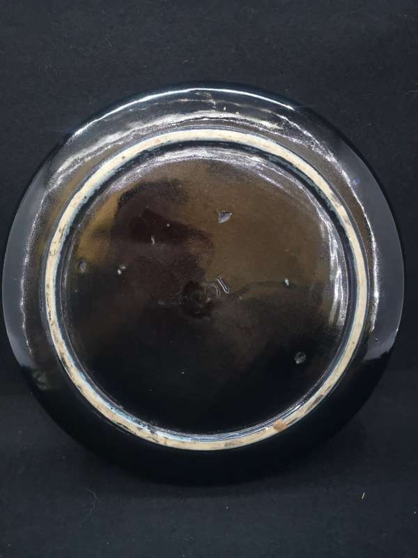 Flat pottery vase suitable for Ikebana