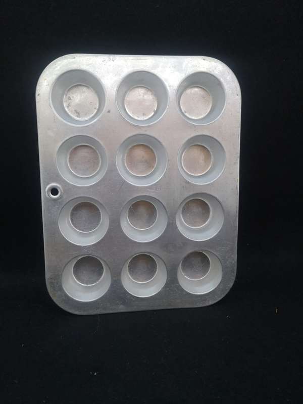 Vintage baking pan for small snacks