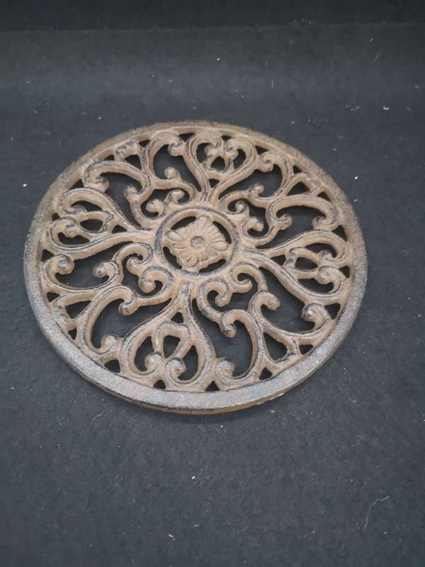 Cast iron pot stand