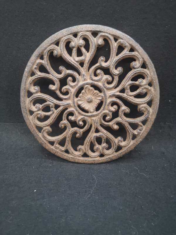 Cast iron pot stand