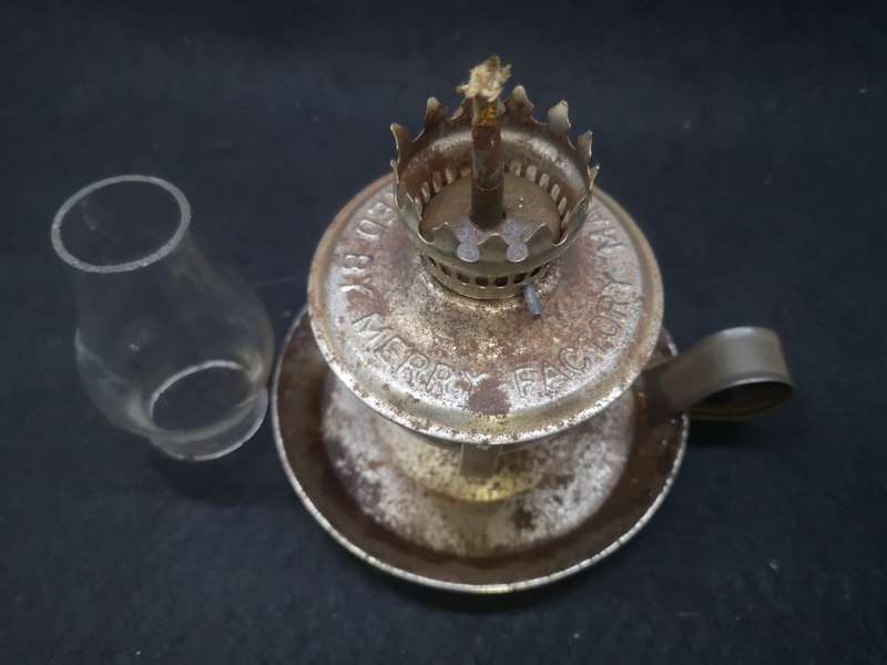 Vintage mini oil hurricane swivel walking lamp