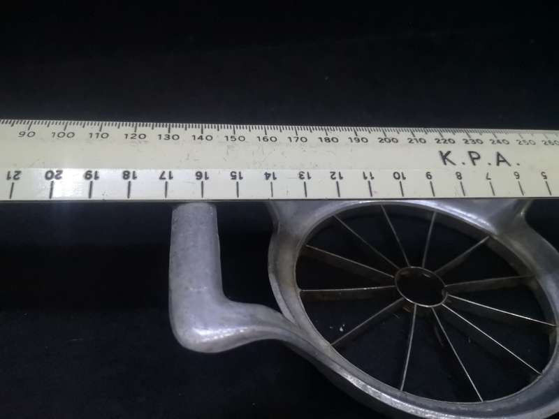 Vintage Westmark Apple slicer/corer