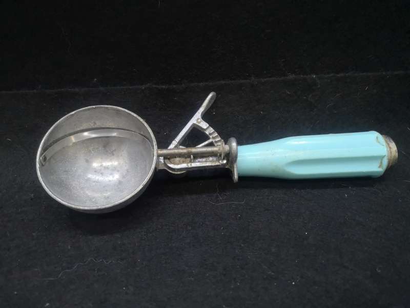 Vintage Tala ice cream scoop