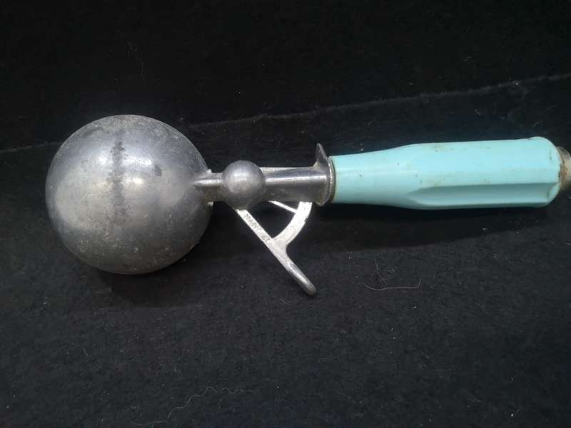 Vintage Tala ice cream scoop
